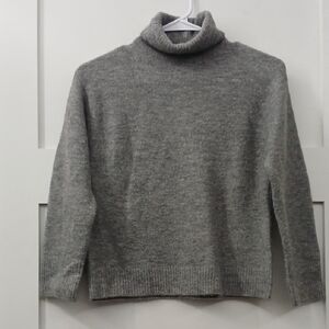 Zara Women's Gray Turtleneck Sweater